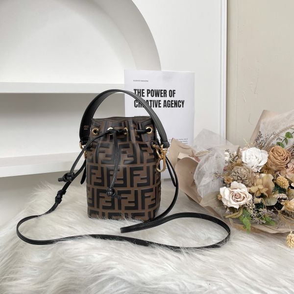 【12期0利率】FENDI Mon Tresor迷你水桶包【95成新】 