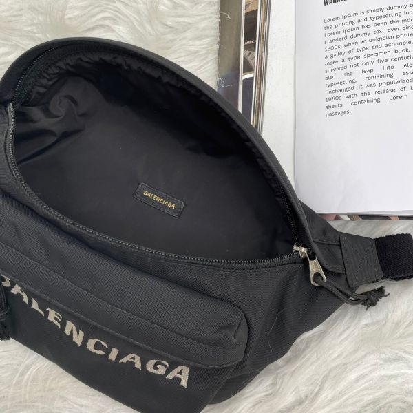 【12期0利率】 BALENCIAGA  WHEEL 經典刺繡 LOGO 尼龍拉鍊胸腰包【85成新】 