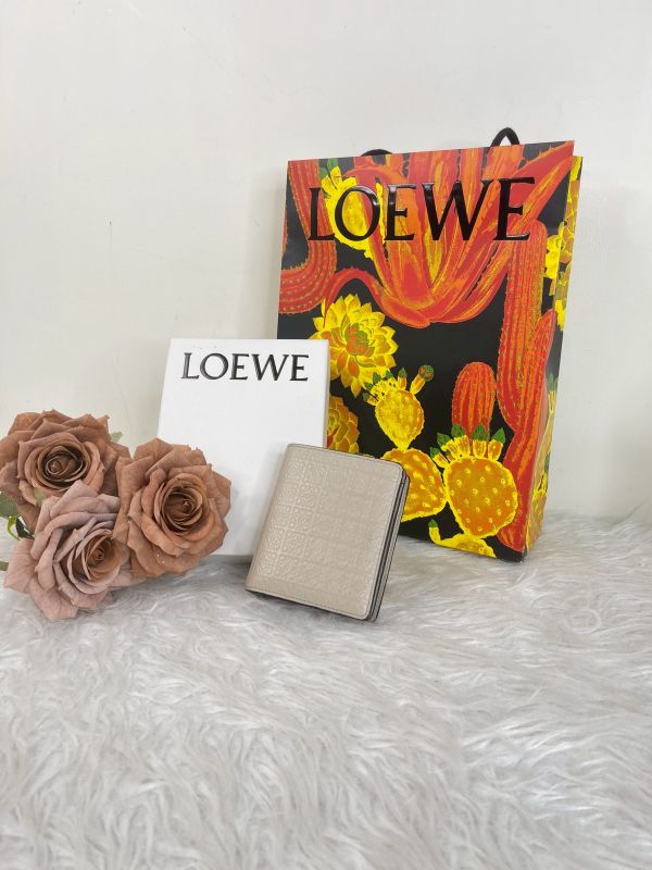 【分期0利率】LOEWE 壓紋小牛皮對開短夾【9成新】 