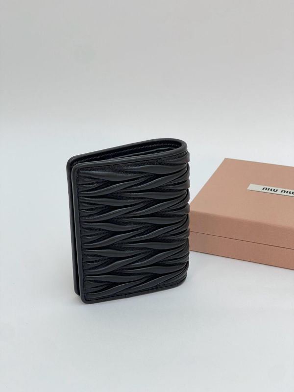 【全新品】MIUMIU Matelassé 對開短夾 