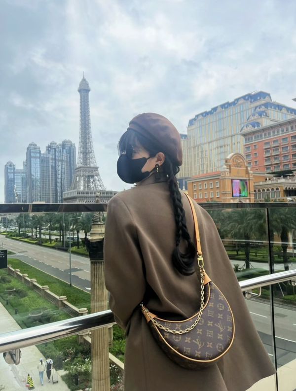 【12期0利率】LV  Loop 老花半月包【95成新】 