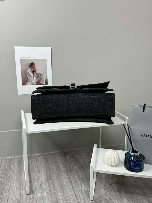 【分期0利率】BALENCIAGA CRUSH 绗縫牛仔沙漏包 中號【99成新】 