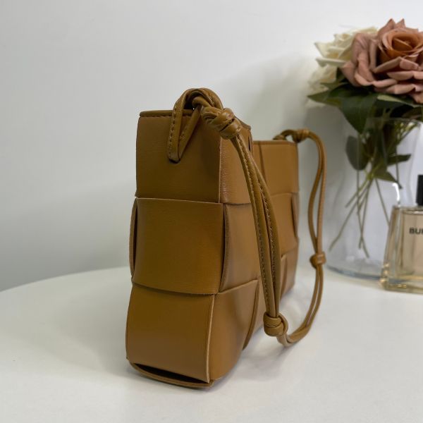 【9成新】【12期0利率】Cassette Pouch On Strap15格繩帶手拎包 