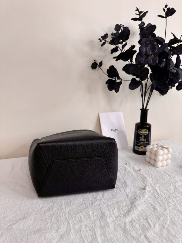 【分期0利率】CELINE Sangle Bucket 牛皮水桶包【95成新】 