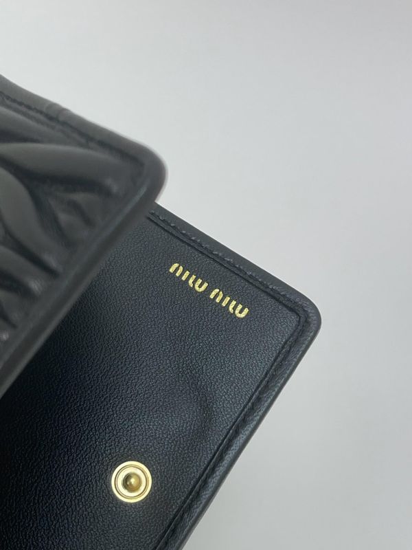 【全新品】MIUMIU Matelassé 對開短夾 