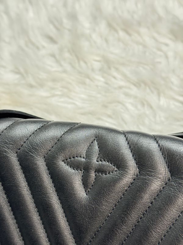 【分期0利率】LV NEW WAVE胸包【95成新】 