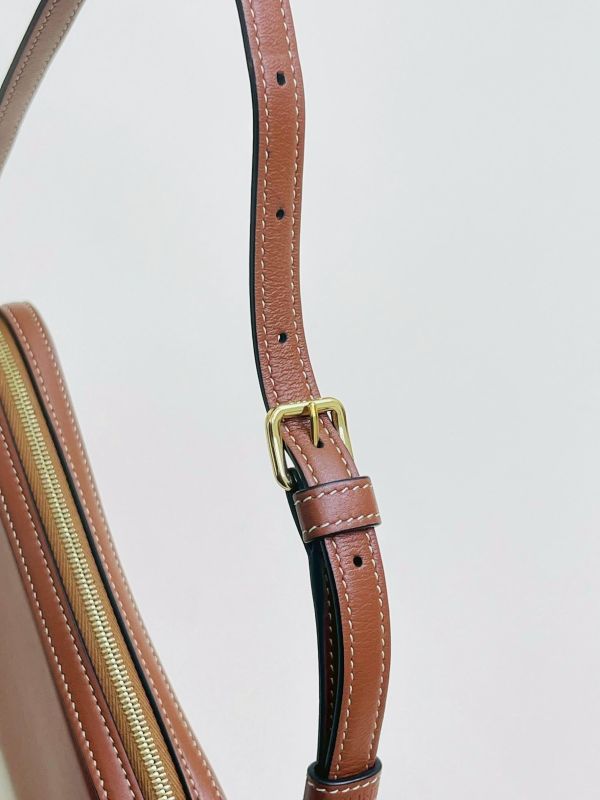 【95成新】CELINE 光滑小牛皮迷你相機包 