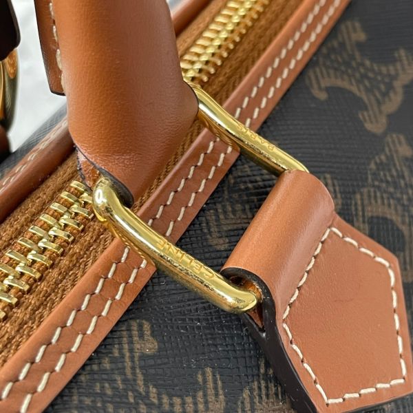 【12 期 0 利率】CELINE 新款凱旋門老花SPEEDY小號，背帶在側邊喔【99成】】 