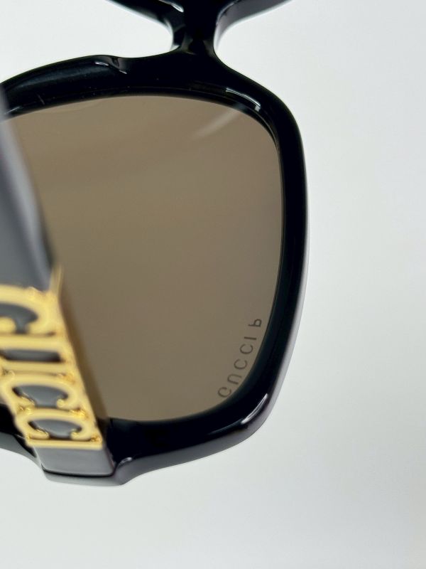 【分期0利率】 GUCCI 大方框側LOGO 墨鏡【99成新】 