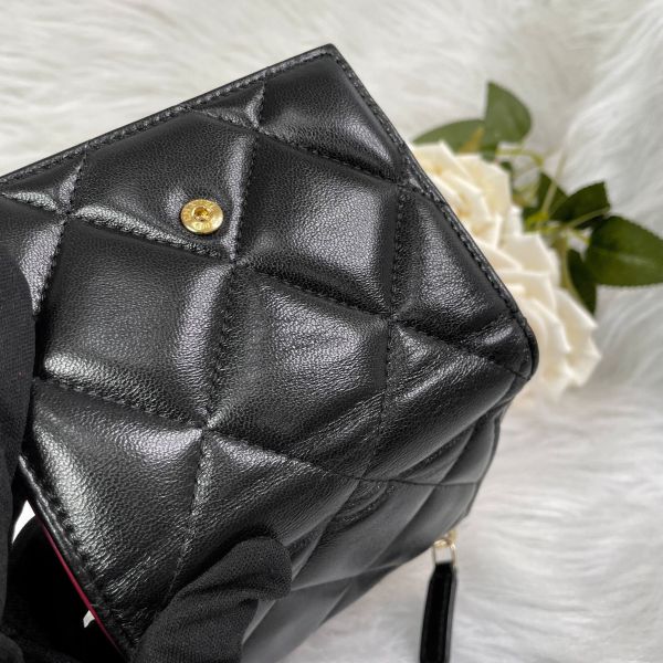 【9.5成新】【12期0利率】Chanel 19羊皮三折短夾 黑/金 