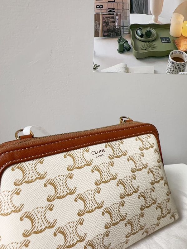 【12期0利率】CELINE TRIOMPHE貝殼包【9成新】 