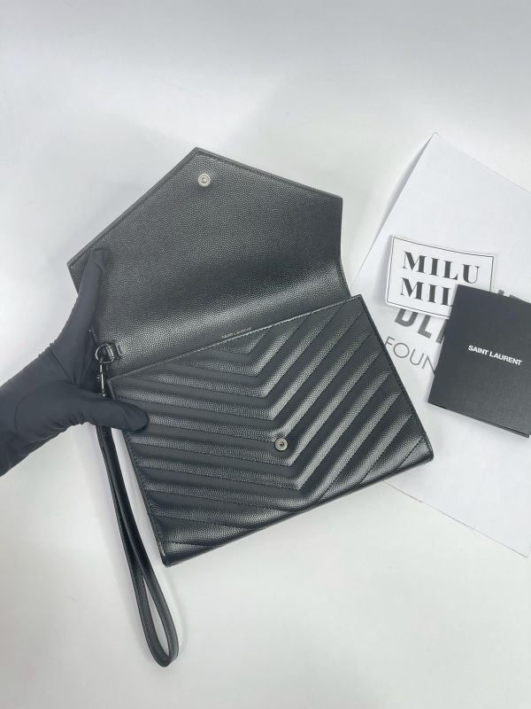 【99成新】YSL CASSANDRE 粒面壓紋手拿包 