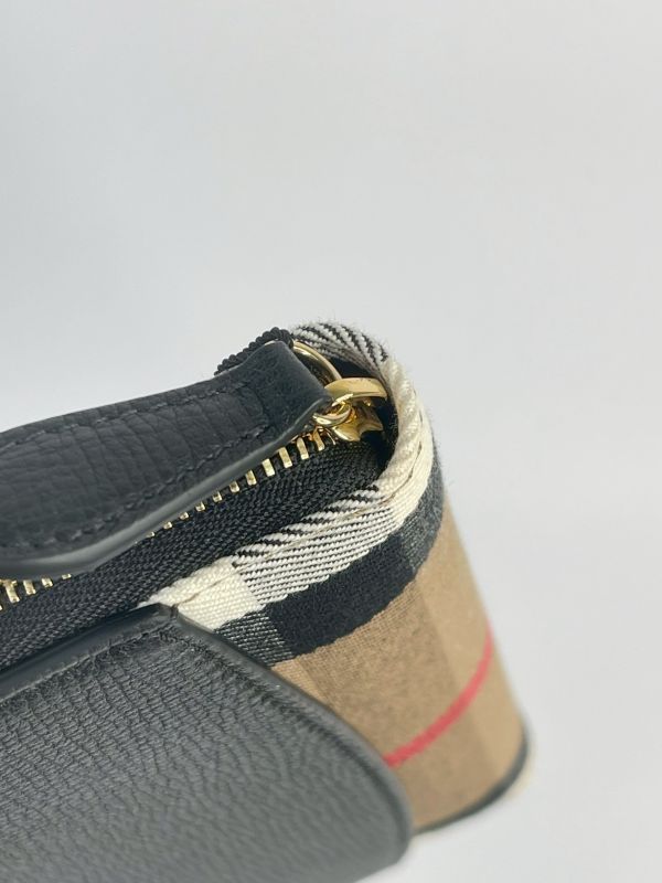 【閒置新品】BURBERRY HOUSE 經典格紋拉鍊長夾 