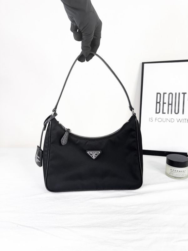 【95成新】PRADA Re-Edition 2005 Re-Nylon 迷你腋下包 