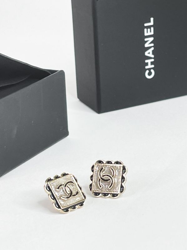 【未使用閒置品】CHANEL 24B蕾絲方糖耳針 