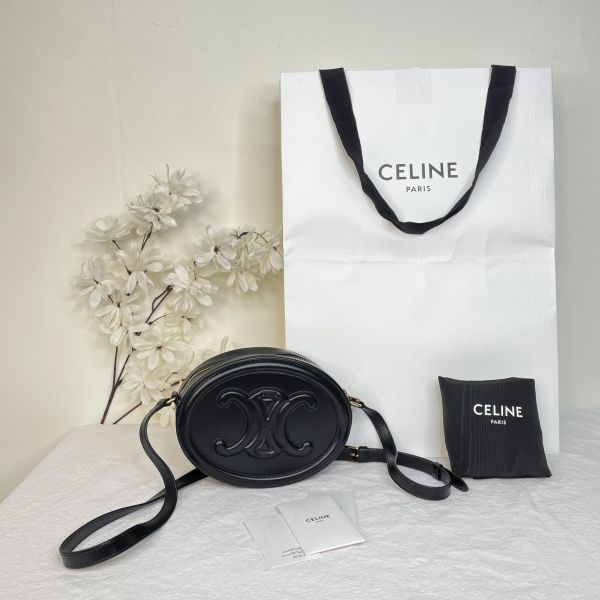 【12期0利率】CELINE CUIR TRIOMPHE OVAL 皮革大月餅包【99成新】【現金價37000】 