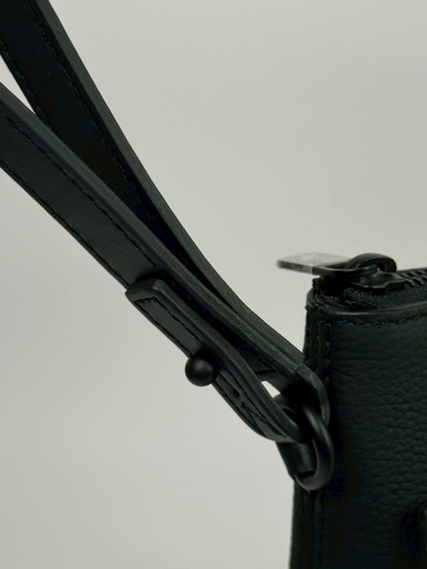 【全新品】LV Takeoff 隨身包 