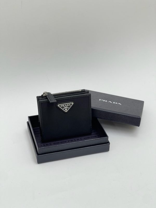 【95成新】PRADA Re-Nylon 扣式短夾 