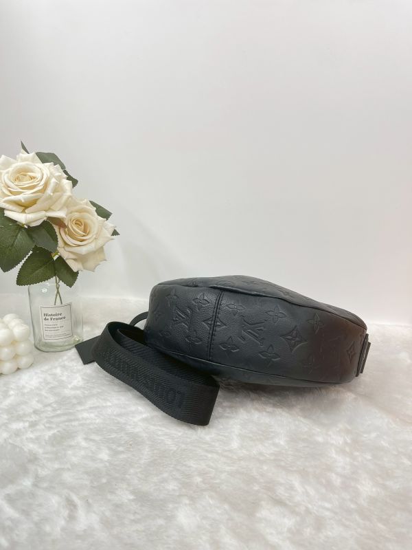 【分期0利率】LV  HAMAC BAG 黑壓紋胸包【95成新】 