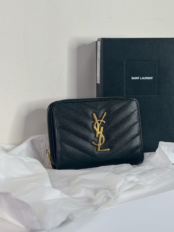 【分期0利率】YSL 魚子醬衍縫拉鍊對折 6 卡零錢袋短夾【未使用閒置品】 