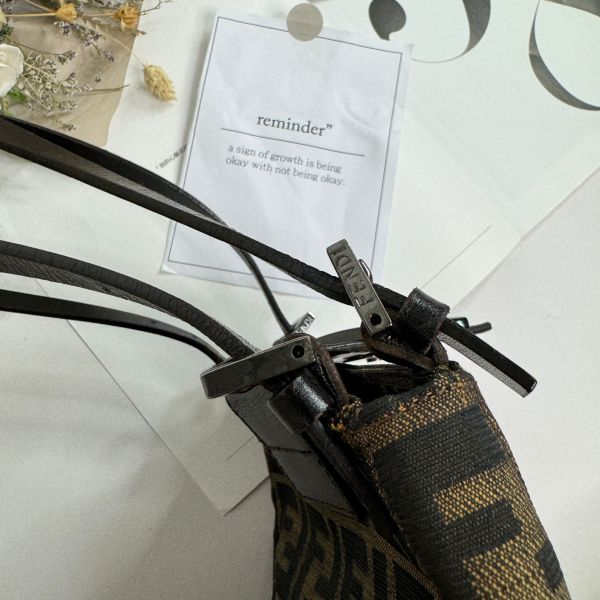 【12期0利率】FENDI老花腋下包【85成新】 