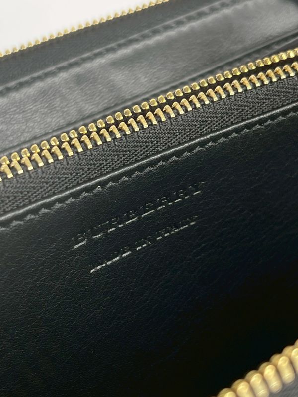 【閒置新品】BURBERRY HOUSE 經典格紋拉鍊長夾 