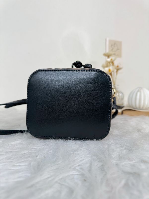 【分期0利率】FENDI Mon Tresor迷你水桶包【未使用閒置品】 