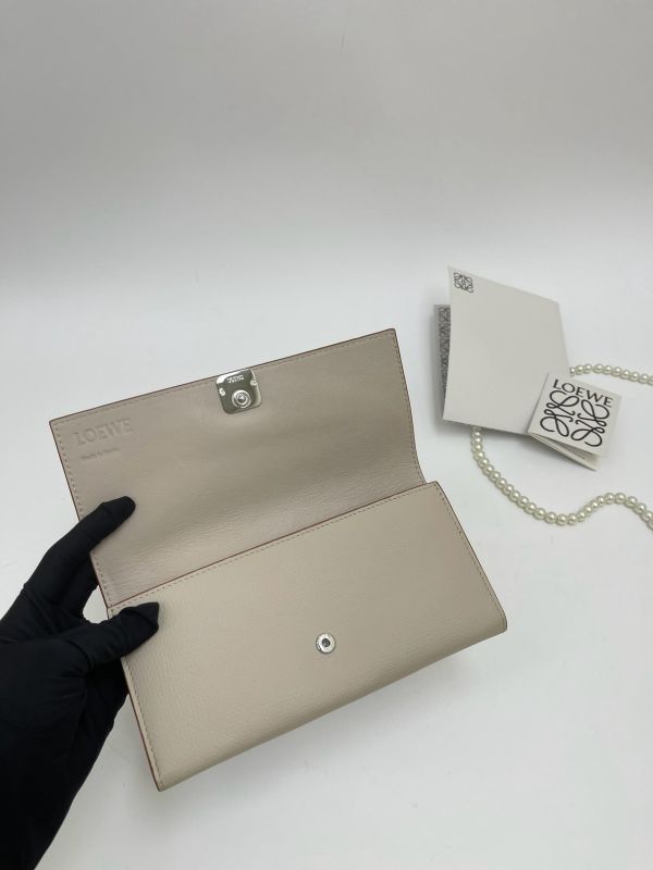 【95成新】LOEWE 鵝卵石紋小牛皮ANAGRAM長夾 