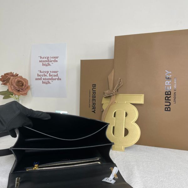 【12期0利率】BURBERRY TB LOGO肩背包 中號【24年3月英國購證】【99成新】 