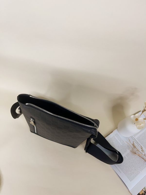 【分期0利率】LV Apollo BB 郵差包 【95成新】 
