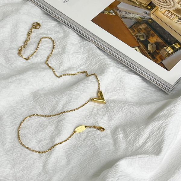 【12期0利率】LV  Essential V 項鏈 【9成新】 