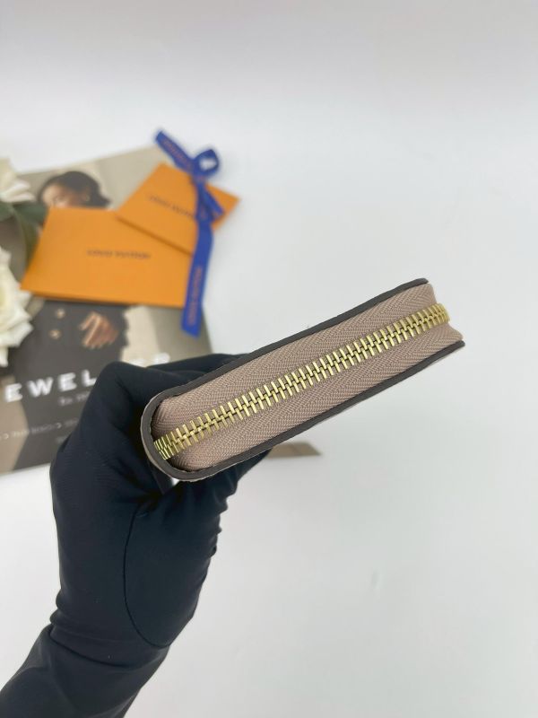 【全新品】LV ZIPPY 