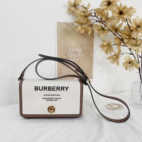 【12期0利率】BURBERRY 印花帆布及皮革翻蓋斜背包【95成新】 