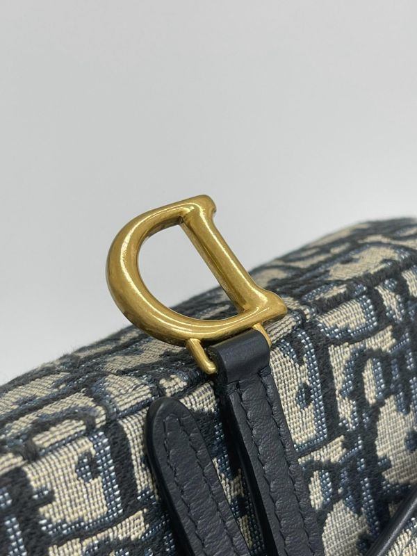 【95成新】DIOR Saddle 中型附鏈帶手拿包 