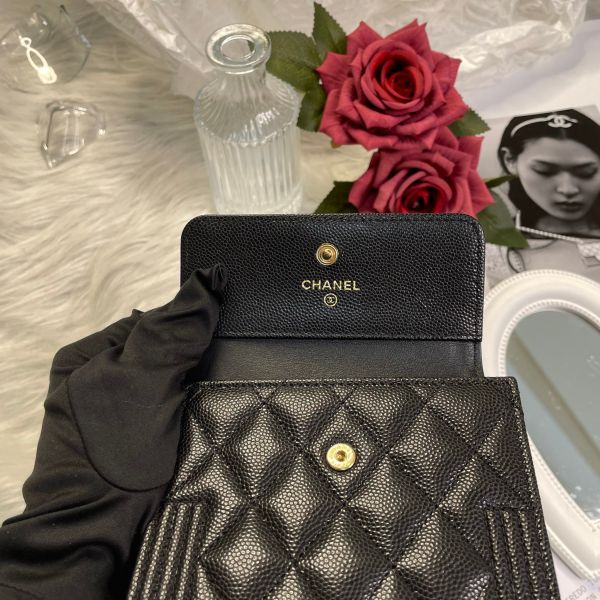 【99 成新】【12 期 0 利率】Chanel  Boy牛皮金扣 三折短夾 