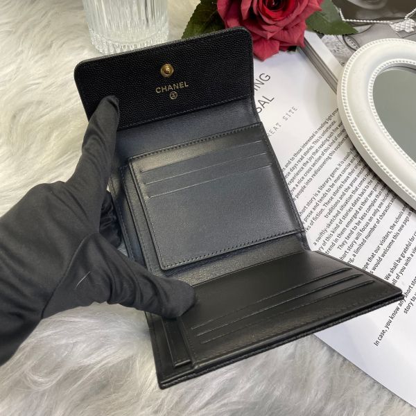 【99 成新】【12 期 0 利率】Chanel  Boy牛皮金扣 三折短夾 