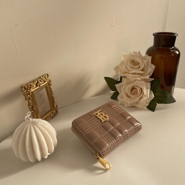 【99成新】【12期0利率】BURBERRY Lola – 绗缝皮革夢娜拉鏈零錢包 駝色/金扣 
