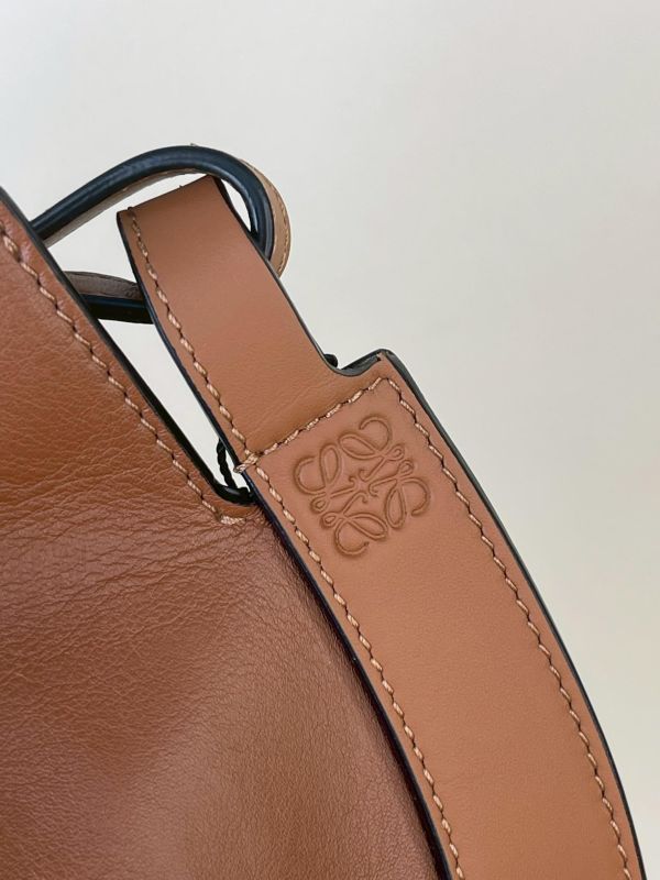 【9成新】LOEWE HORSEHOE 馬蹄造型斜背包 