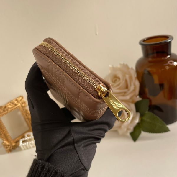 【99成新】【12期0利率】BURBERRY Lola – 绗缝皮革夢娜拉鏈零錢包 駝色/金扣 