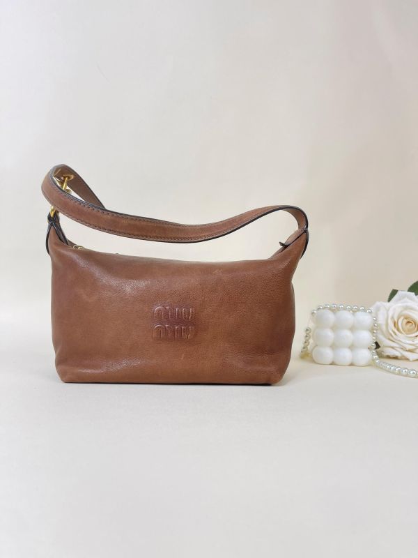 【9成新】MIUMIU 皮革飯盒包 