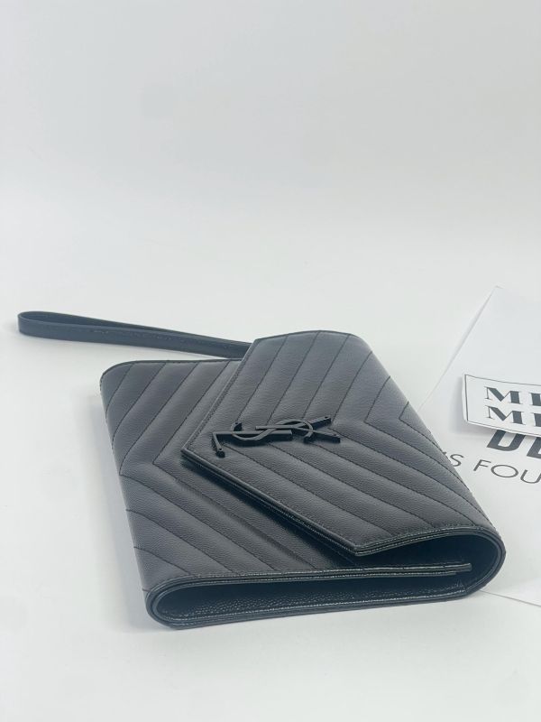 【99成新】YSL CASSANDRE 粒面壓紋手拿包 