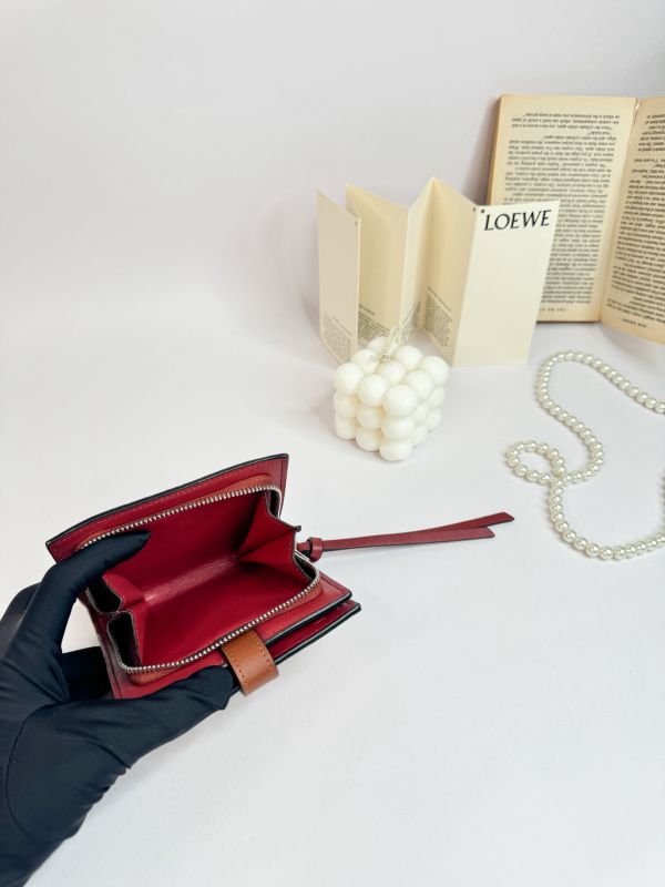 【分期0利率】LOEWE 小牛皮小型拉鍊短夾【95成新】 