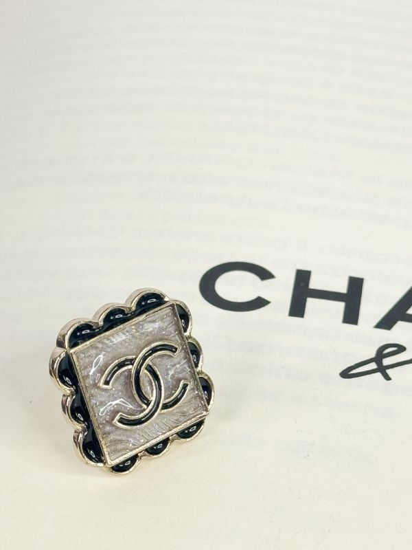 【未使用閒置品】CHANEL 24B蕾絲方糖耳針 