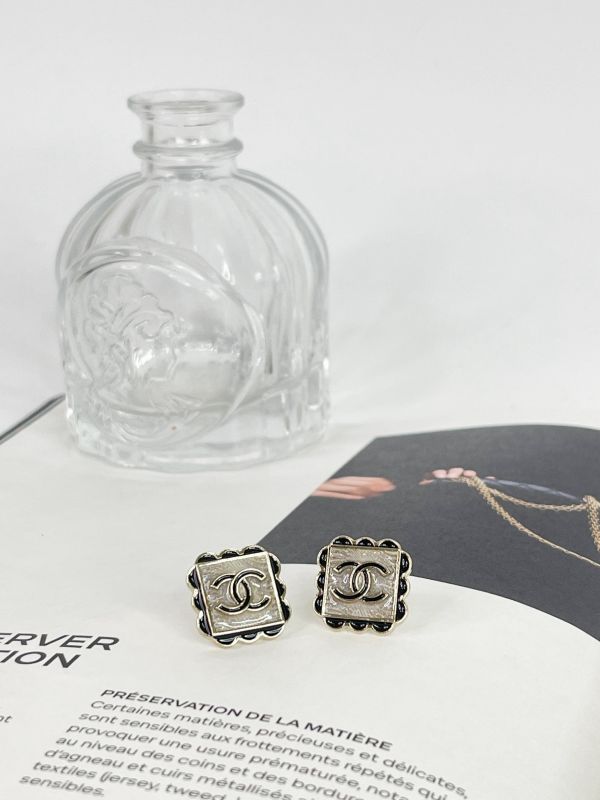 【未使用閒置品】CHANEL 24B蕾絲方糖耳針 