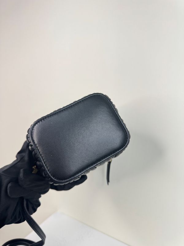 【分期0利率】MIUMIU Matelassé 納帕皮革小巧手袋【未使用閒置品】 