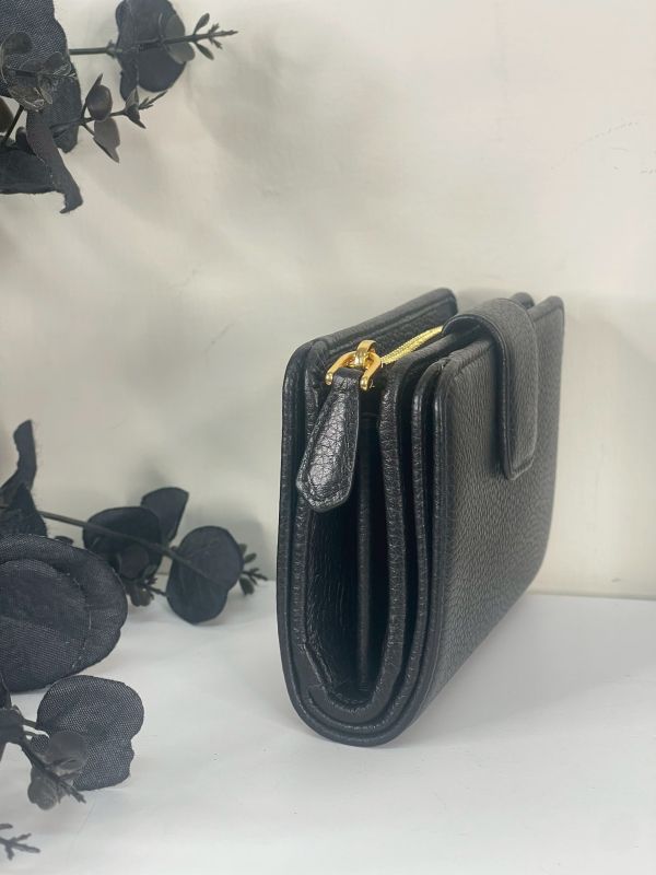 【分期0利率】PRADA 浮雕LOGO 對開短夾【99成新】 