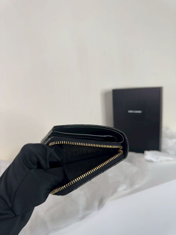 【分期0利率】YSL 魚子醬衍縫拉鍊對折 6 卡零錢袋短夾【未使用閒置品】 