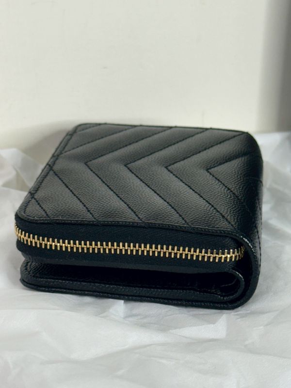 【分期0利率】YSL 魚子醬衍縫拉鍊對折 6 卡零錢袋短夾【未使用閒置品】 