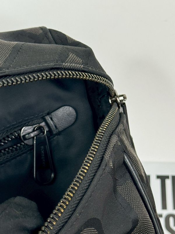 【分期0利率】BURBERRY Archie BT滿板斜垮胸包【85成新】 