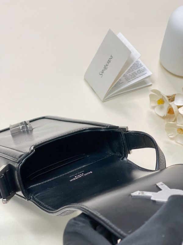 【分期0利率】YSL 直式翻蓋手機包 【95成新】 